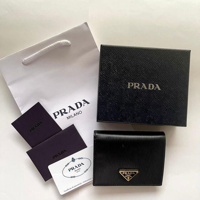 PRADA(プラダ)のPRADA★ 人気カラー、デザイン折りたたみコンパクトウォレット レディースのファッション小物(財布)の商品写真