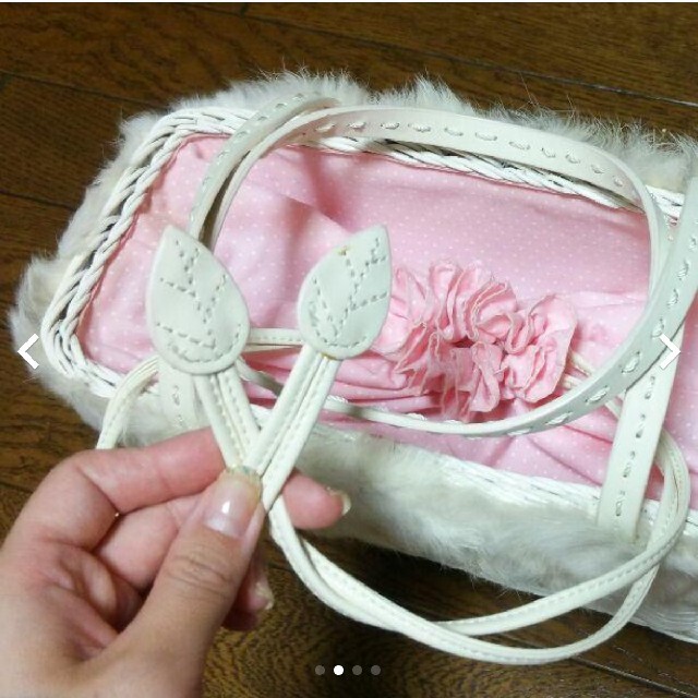 カゴバッグ ファー付き 巾着型 ホワイト ピンク 秋冬 ふわふわ