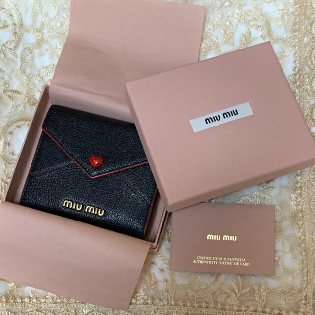 【国内完売】miu miu❤︎マドラスラブ❤︎レター型折り財布♡⃛︎