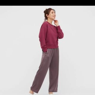 ユニクロ(UNIQLO)の新品タグ付き⭐︎ユニクロ サテンドレープストレートパンツ パープル　L(ルームウェア)