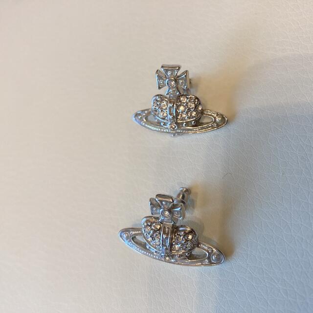 Vivienne Westwood(ヴィヴィアンウエストウッド)のヴィヴィアンウエストウッド Vivienne Westwood ピアス シルバー メンズのアクセサリー(ピアス(両耳用))の商品写真