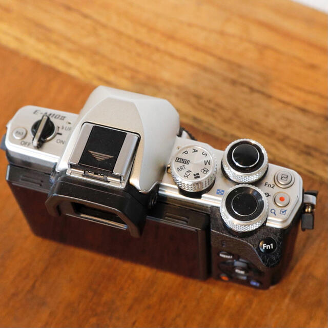 【美品】 OM-D E-M10 MARK 2 MK2 レンズ2本セットカメラ