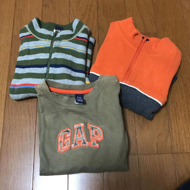 GAP(ギャップ)のGAP キッズ　長袖トップス　3枚 キッズ/ベビー/マタニティのキッズ服男の子用(90cm~)(Tシャツ/カットソー)の商品写真