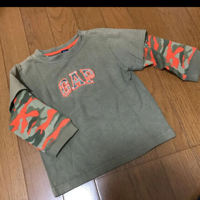 GAP(ギャップ)のGAP キッズ　長袖トップス　3枚 キッズ/ベビー/マタニティのキッズ服男の子用(90cm~)(Tシャツ/カットソー)の商品写真