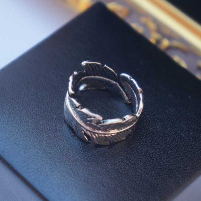 フェザーリング シルバー 羽 フリーサイズ メンズのアクセサリー(リング(指輪))の商品写真