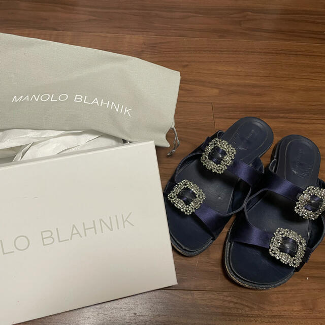 MANOLO BLAHNIK - 定価約17万！マノロブラニク⭐︎ネイビービジュー