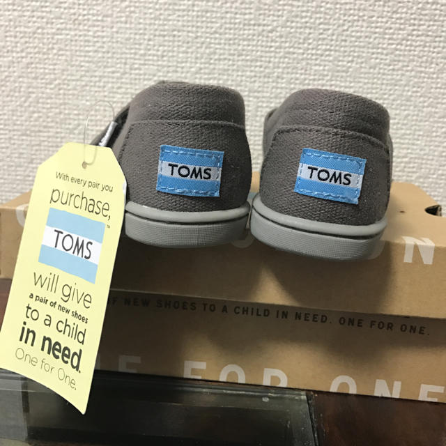 TOMS(トムズ)のTOMS キッズシューズ キッズ/ベビー/マタニティのキッズ靴/シューズ(15cm~)(スニーカー)の商品写真