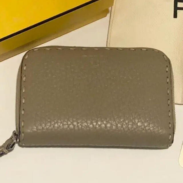 FENDI(フェンディ)のフェンディ　ミニ財布　コインケース　小銭入れ　ベージュ レディースのファッション小物(コインケース)の商品写真