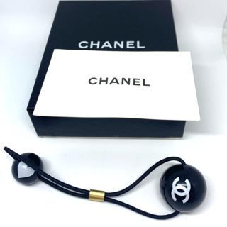 シャネル(CHANEL)のCHANEL シャネル ヘアゴム ヘアアクセサリー ボンボン バイカラー ハート(ヘアゴム/シュシュ)