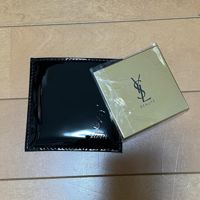 Yves Saint Laurent Beaute(イヴサンローランボーテ)のイブサンローラン YSL ノベルティ 手鏡 新品未使用品 コスメ/美容のキット/セット(コフレ/メイクアップセット)の商品写真