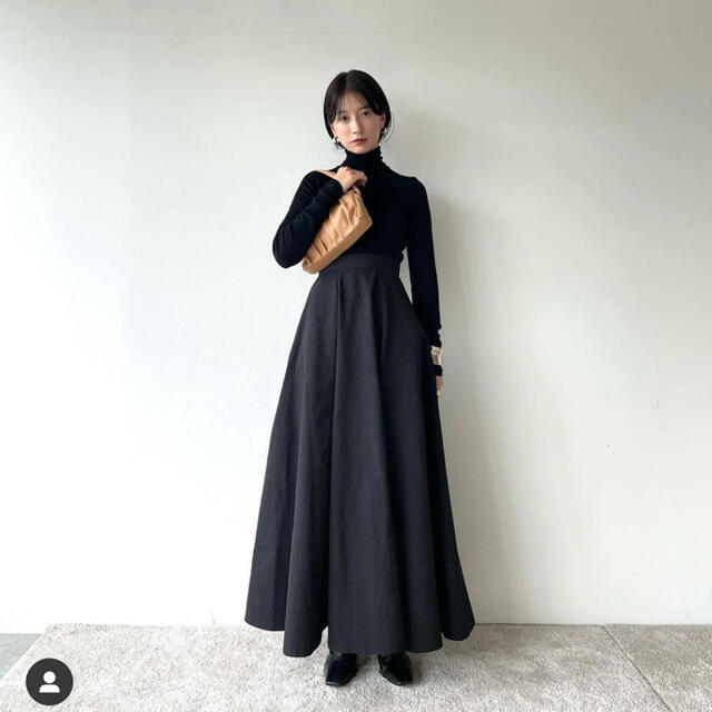 Ameri VINTAGE(アメリヴィンテージ)のclane クラネ・VOLUME FLARE MAXI SKIRT スカート レディースのスカート(ロングスカート)の商品写真