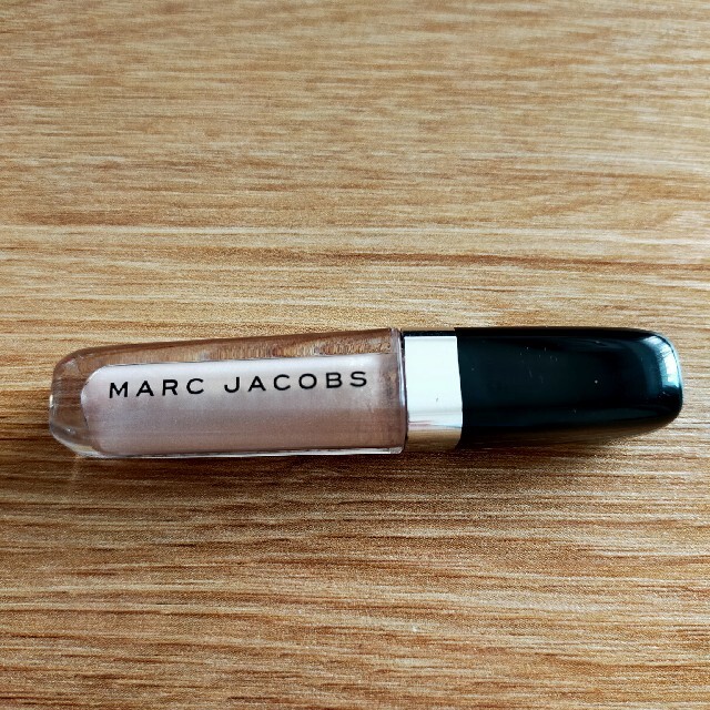 MARC JACOBS(マークジェイコブス)の【未使用品】【限定品】MARC JACOBS　グロス＆リップライナー　ベージュ コスメ/美容のベースメイク/化粧品(リップグロス)の商品写真