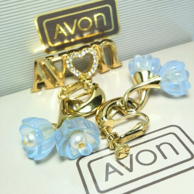AVON(エイボン)のAVON 刻印揺れるお花のイヤリング☆美品 レディースのアクセサリー(イヤリング)の商品写真