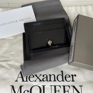アレキサンダーマックイーン(Alexander McQueen)のAlexander McQUEEN  スカル　カードホルダー　(パスケース/IDカードホルダー)