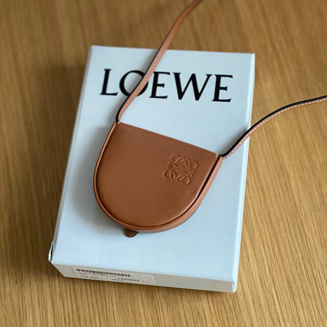 LOEWE(ロエベ)のロエベ  LOEWE ネックストラップ アナグラム コインケース レディースのファッション小物(コインケース)の商品写真