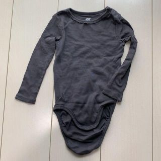 エイチアンドエム(H&M)のH&M.オーガニックコットン、長袖、ロンパース、チャコールグレー、80.新品、(肌着/下着)