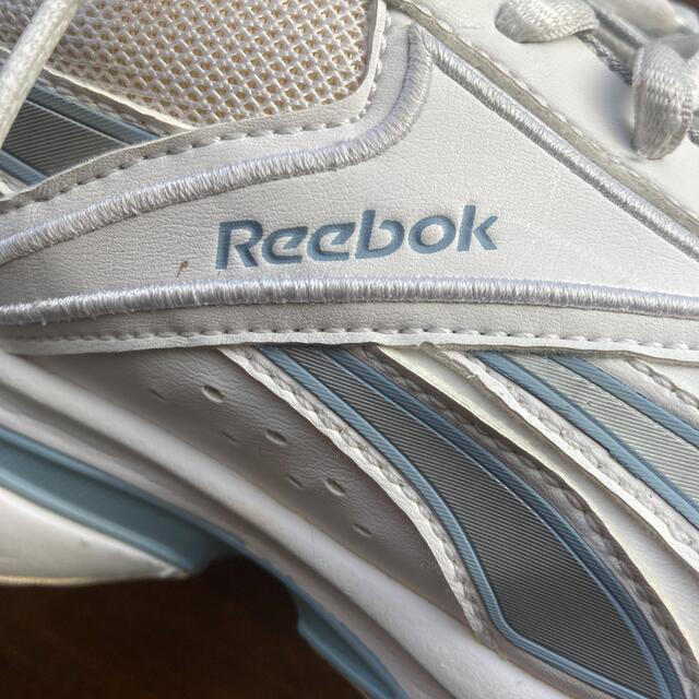 Reebok(リーボック)のReebok リーボック　テニスシューズ  24.5㎝　幅広め スポーツ/アウトドアのテニス(シューズ)の商品写真