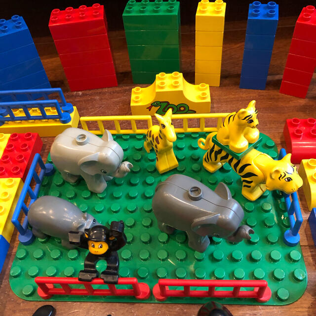 Lego(レゴ)のSaiさま専用　レゴ　デュプロ　楽しい動物園3 ＋ ボーナスブロック40ピース キッズ/ベビー/マタニティのおもちゃ(積み木/ブロック)の商品写真