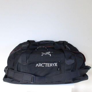 アークテリクス(ARC'TERYX)のARC'TERYX アークテリクス ダッフルバッグ V8 Duffel 黒 (ボストンバッグ)