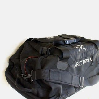 ARC'TERYX - ARC'TERYX アークテリクス ダッフルバッグ V8 Duffel 黒