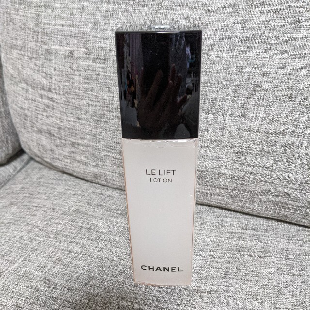 CHANEL(シャネル)のシャネル/ルリフトローション150ml コスメ/美容のスキンケア/基礎化粧品(化粧水/ローション)の商品写真