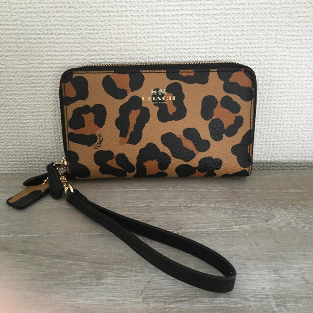 COACH(コーチ)のコーチ ダブルジップスマホウォレット レオパード レディースのファッション小物(財布)の商品写真