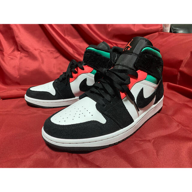 NIKE(ナイキ)のNIKE AIR JORDAN 1 MID SE メンズの靴/シューズ(スニーカー)の商品写真