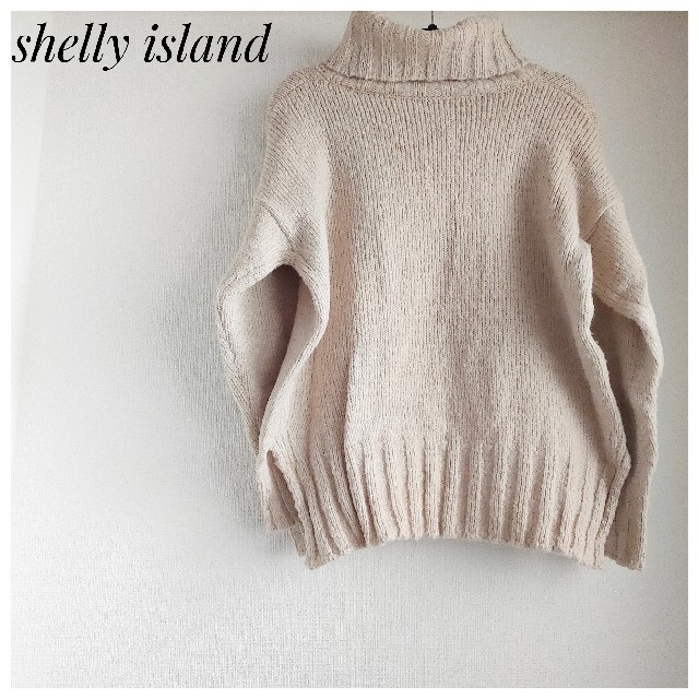 【shelly island】シェリーアイランド ベージュニットトップス レディースのトップス(ニット/セーター)の商品写真