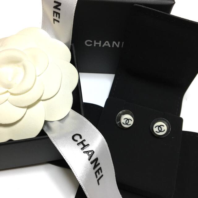 専用CHANEL シャネル ココマーク ピアス 白 正規品  お箱 カメリア付き