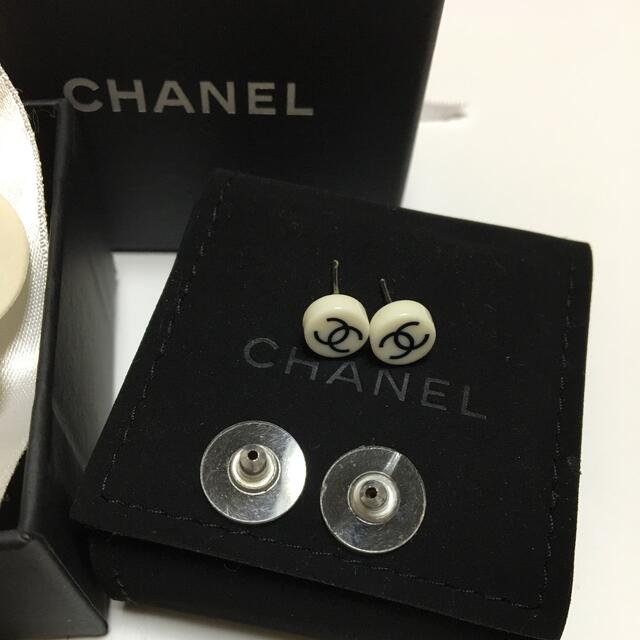 専用CHANEL シャネル ココマーク ピアス 白 正規品 お箱 専用CHANEL シャネル ココマーク ピアス 白 正規品 お箱