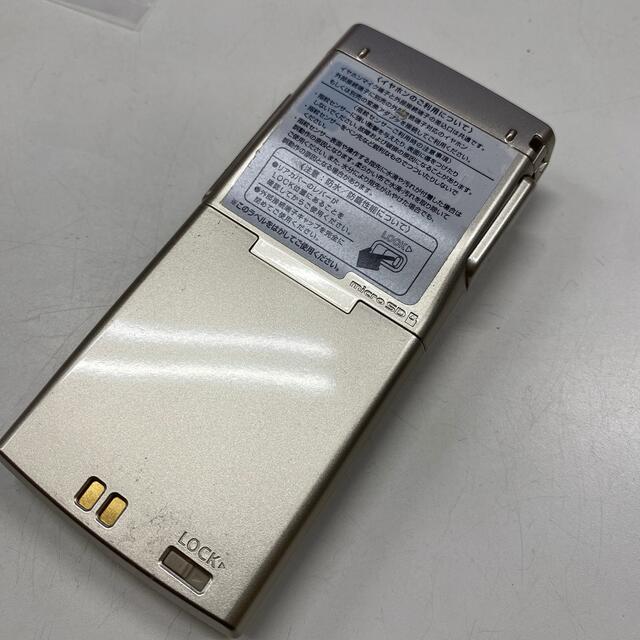 NTTdocomo(エヌティティドコモ)のドコモ F-10B ゴールド ガラケー スマホ/家電/カメラのスマートフォン/携帯電話(携帯電話本体)の商品写真