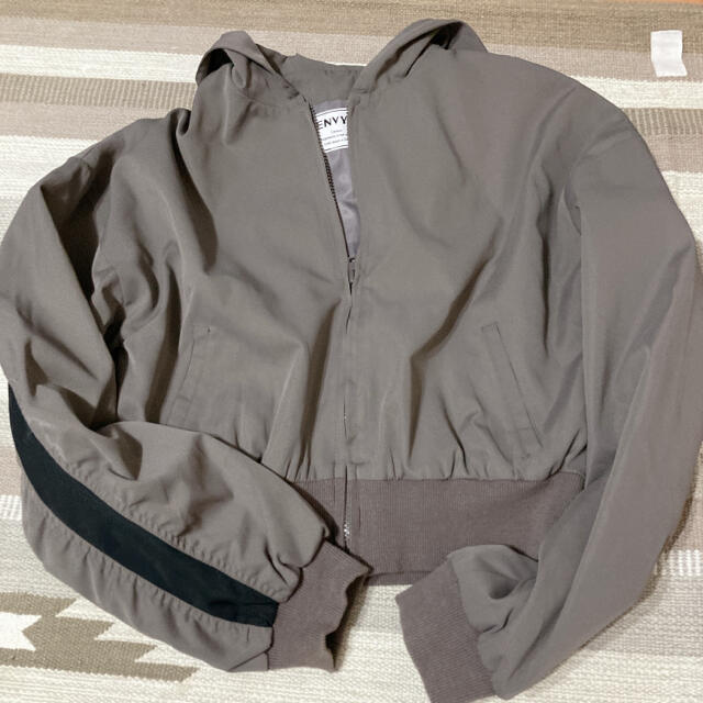 ENVYM(アンビー)のenvym ショート ブルゾン グレー レディースのジャケット/アウター(ブルゾン)の商品写真