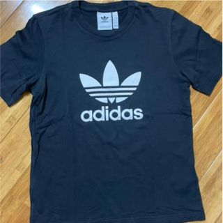 アディダス(adidas)のadidas Tシャツ(Tシャツ(半袖/袖なし))