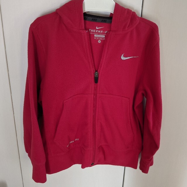 NIKE(ナイキ)の中古　☆　ナイキ　フリース　キッズXS　☆ キッズ/ベビー/マタニティのキッズ服男の子用(90cm~)(ジャケット/上着)の商品写真