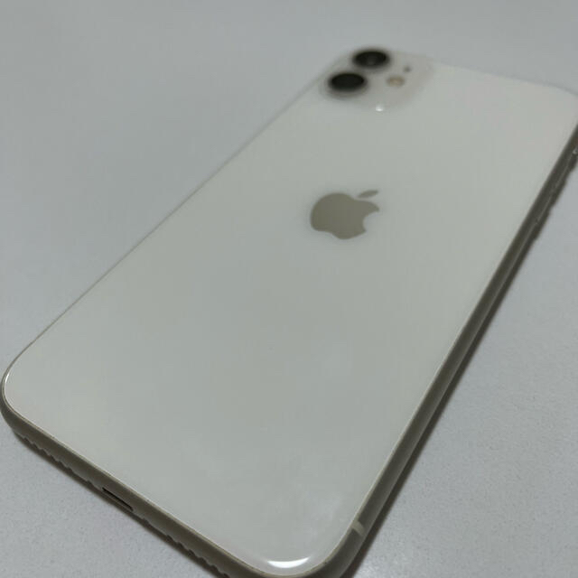 iPhone 11 ホワイト 64 GB SIMフリー　ジャンク品スマートフォン本体