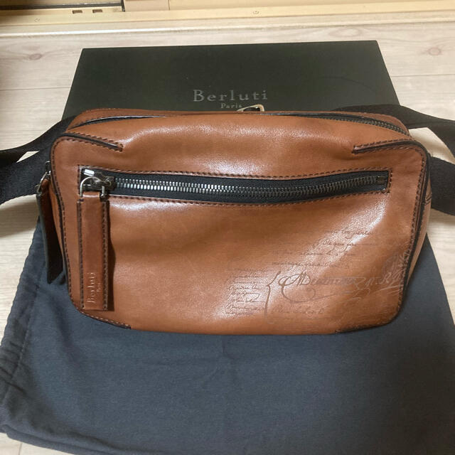 Berluti(ベルルッティ)のベルルッティ BERLUTI  ボディバッグ　 PILOTE  ウエストポーチ  メンズのバッグ(ボディーバッグ)の商品写真