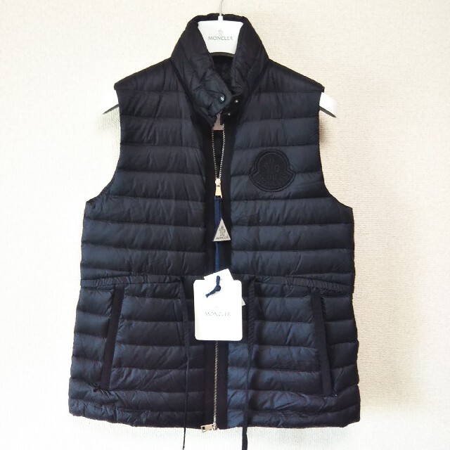 MONCLER(モンクレール)の【未使用】MONCLER モンクレール AZUR GILET ダウンベスト レディースのジャケット/アウター(ダウンベスト)の商品写真