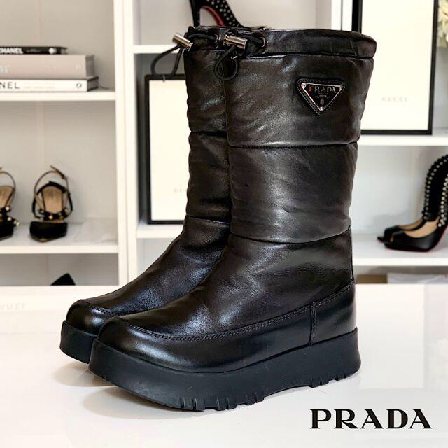 3384 プラダ レザー ロゴ ミドルブーツ 黒 - ブーツ
