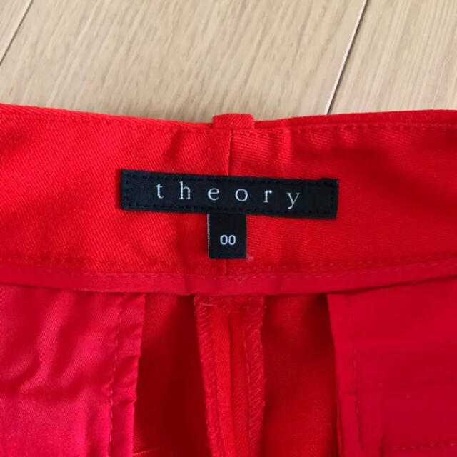 theory(セオリー)のセオリー☆クロップド パンツ☆アンクル丈☆赤☆テーパードパンツ☆ レディースのパンツ(クロップドパンツ)の商品写真