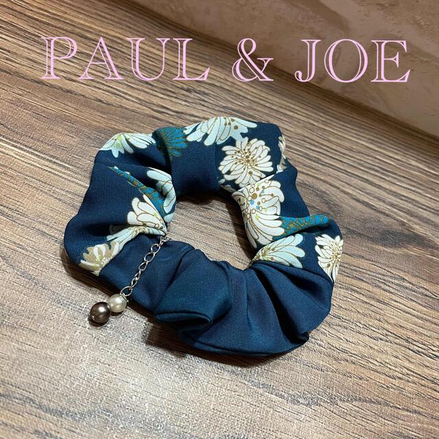 PAUL & JOE(ポールアンドジョー)のPAUL & JOE チャーム付　シュシュ　ハンドメイド　#17 レディースのヘアアクセサリー(ヘアゴム/シュシュ)の商品写真