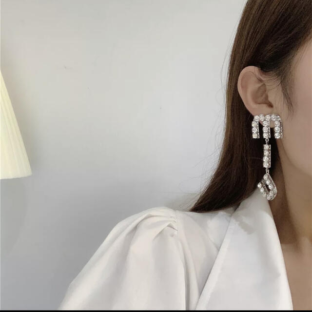 BEAUTY&YOUTH UNITED ARROWS(ビューティアンドユースユナイテッドアローズ)のasymmetry m lose pierce レディースのアクセサリー(ピアス)の商品写真