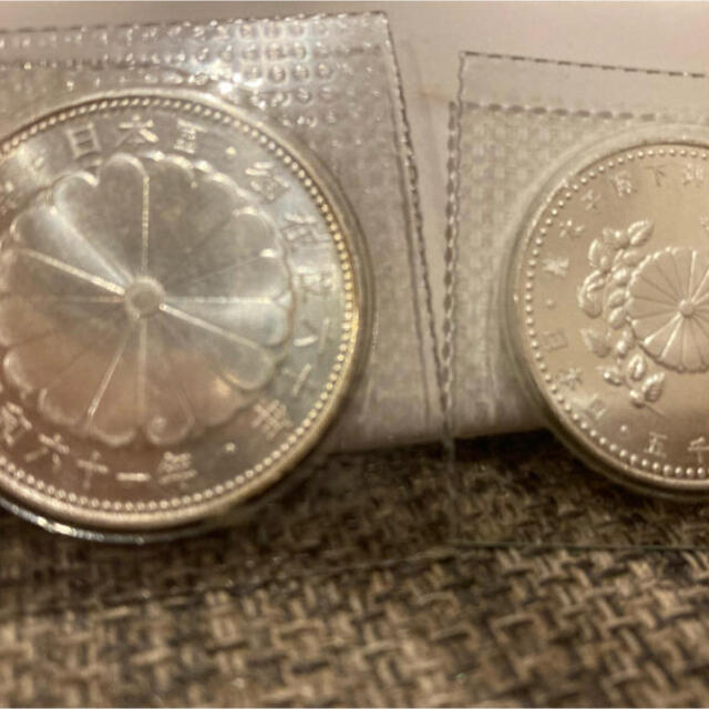 人気 ブランド チェック 天皇御在位60年記念2枚と皇太子殿下御成婚記念 貨幣
