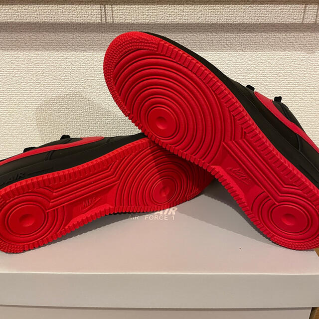 NIKE(ナイキ)の新品 28cm ナイキ エアフォースワン ブラック ユニバーシティレッド メンズの靴/シューズ(スニーカー)の商品写真