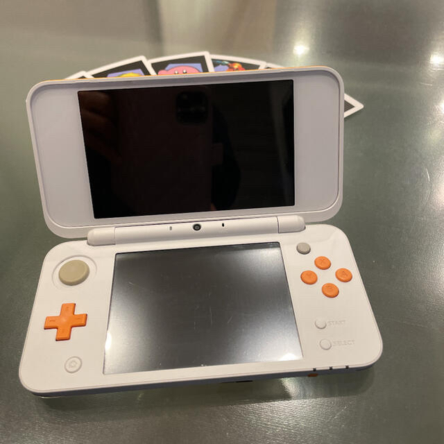 ニンテンドー2DS(ニンテンドー2DS)のNEW ニンテンドー 2DS LL 本体+ソフト3本+充電器+ハードケース エンタメ/ホビーのゲームソフト/ゲーム機本体(携帯用ゲーム機本体)の商品写真