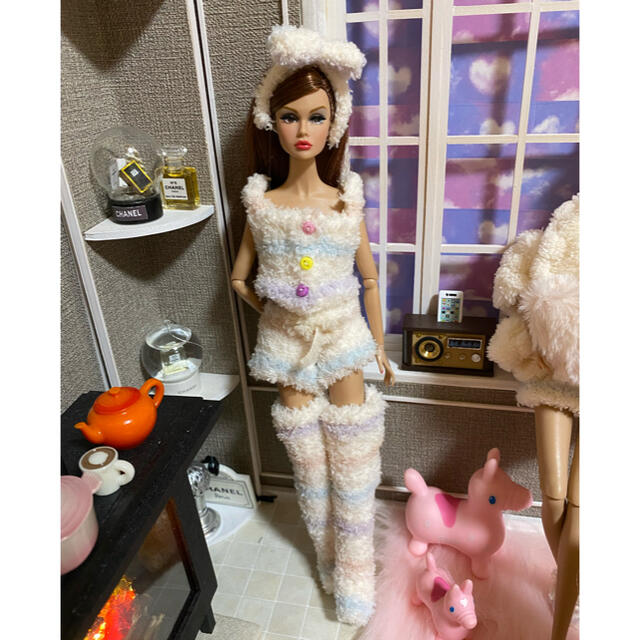 Barbie(バービー)の専用　ふわふわタンクトップ、ショートパンツ　ドール用 ハンドメイドのぬいぐるみ/人形(人形)の商品写真