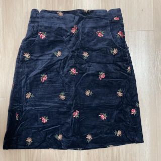 ウィルセレクション(WILLSELECTION)のWILLSELECTIONの花柄刺繍タイトスカート(ひざ丈スカート)