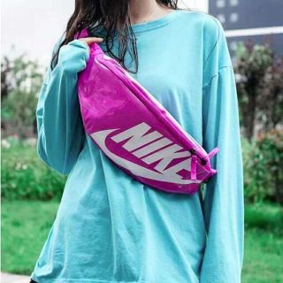 ナイキ(NIKE)のNIKE ナイキ ヘリテージ MTRL ヒップ パック ピンク(ボディバッグ/ウエストポーチ)