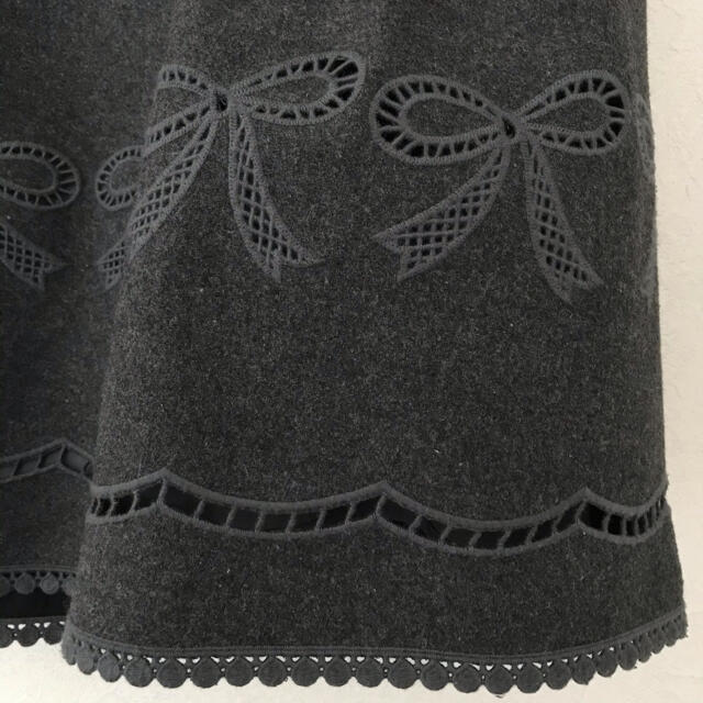 エムズグレイシー　スカート   リボン刺繍　グレー 1