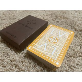 ルイヴィトン(LOUIS VUITTON)のLOUIS VUITTON ルイヴィトン トランプ カルト　トワ ジュー (ダウンジャケット)