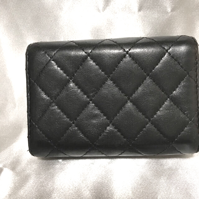 CHANEL(シャネル)の正規美品　ボーイCHANELマトラッセ三つ折り財布 メンズのファッション小物(折り財布)の商品写真